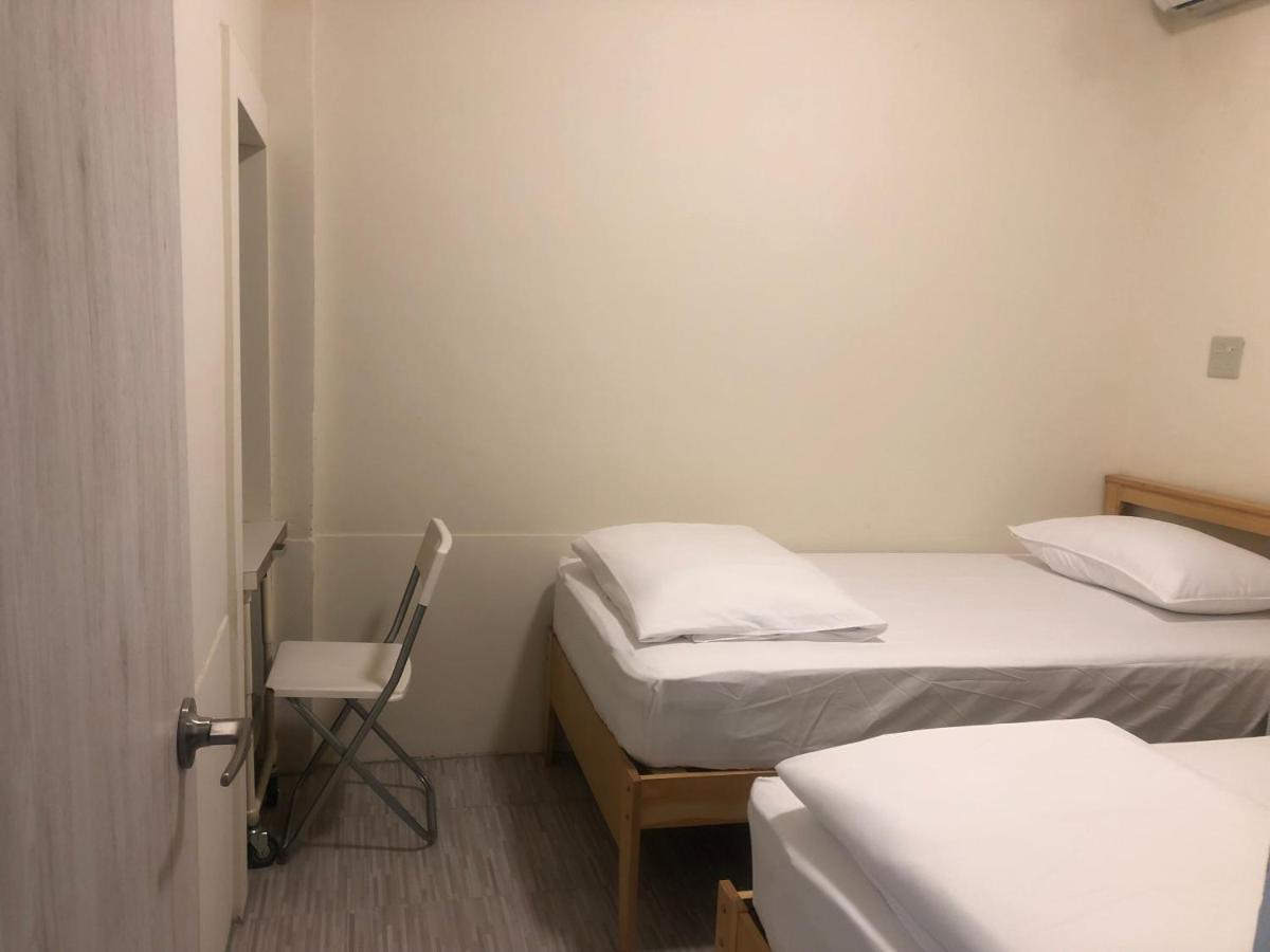 Simple Walk Guest House 小公寓 Tainan Esterno foto