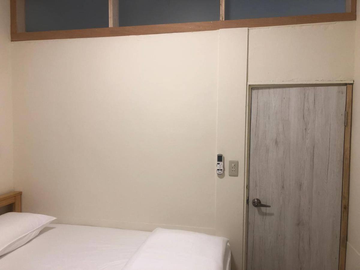 Simple Walk Guest House 小公寓 Tainan Esterno foto