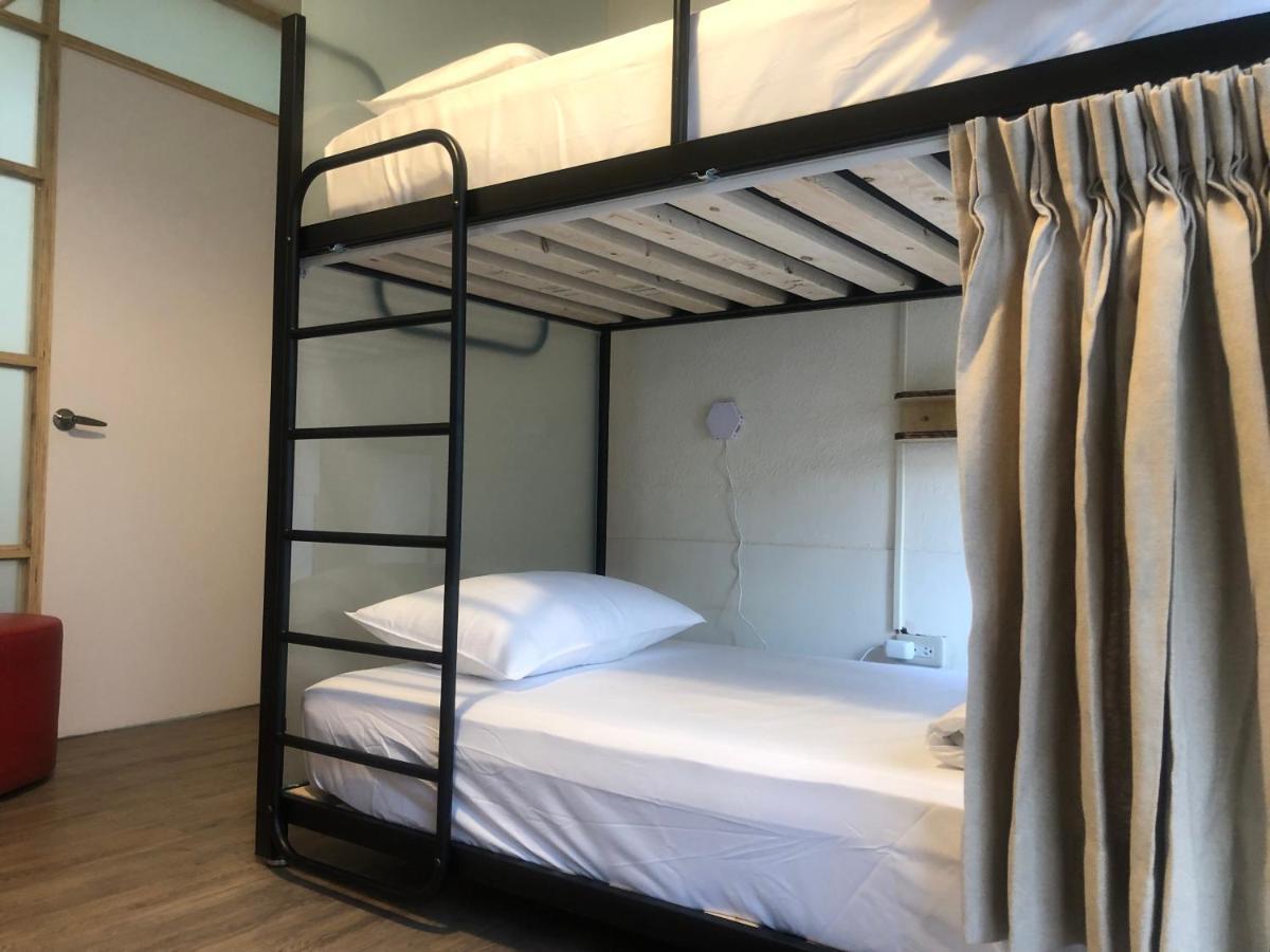 Simple Walk Guest House 小公寓 Tainan Esterno foto