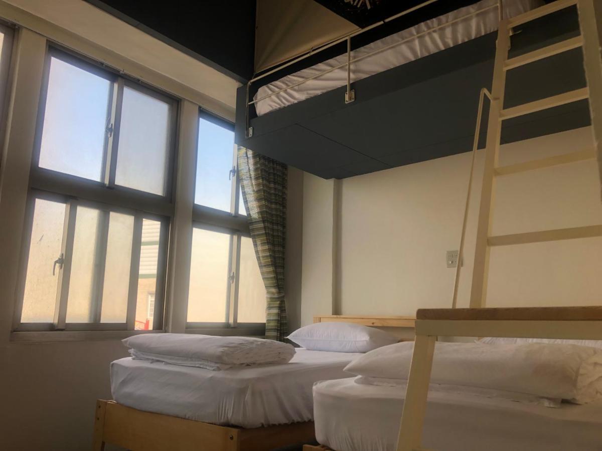 Simple Walk Guest House 小公寓 Tainan Esterno foto