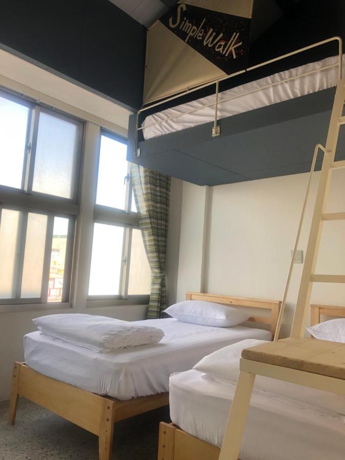 Simple Walk Guest House 小公寓 Tainan Esterno foto