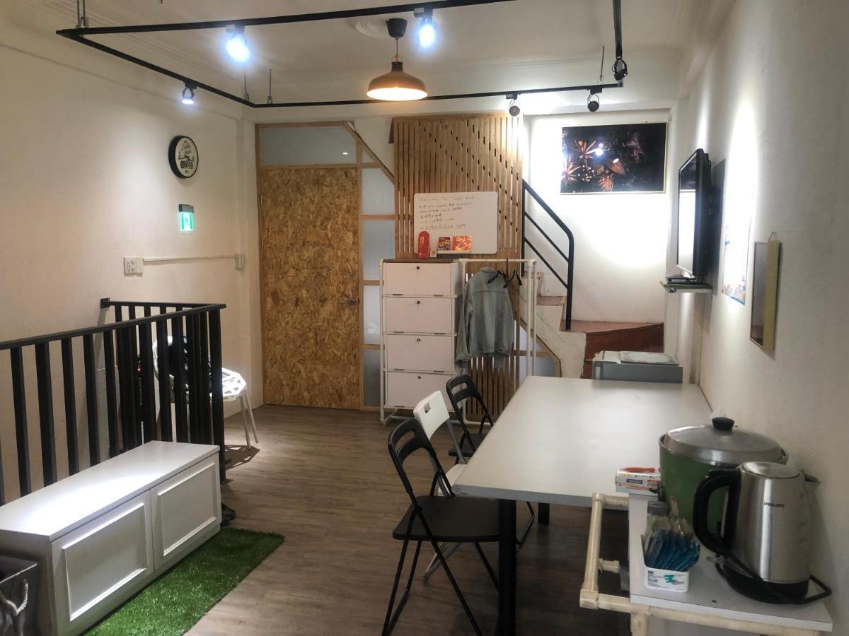 Simple Walk Guest House 小公寓 Tainan Esterno foto