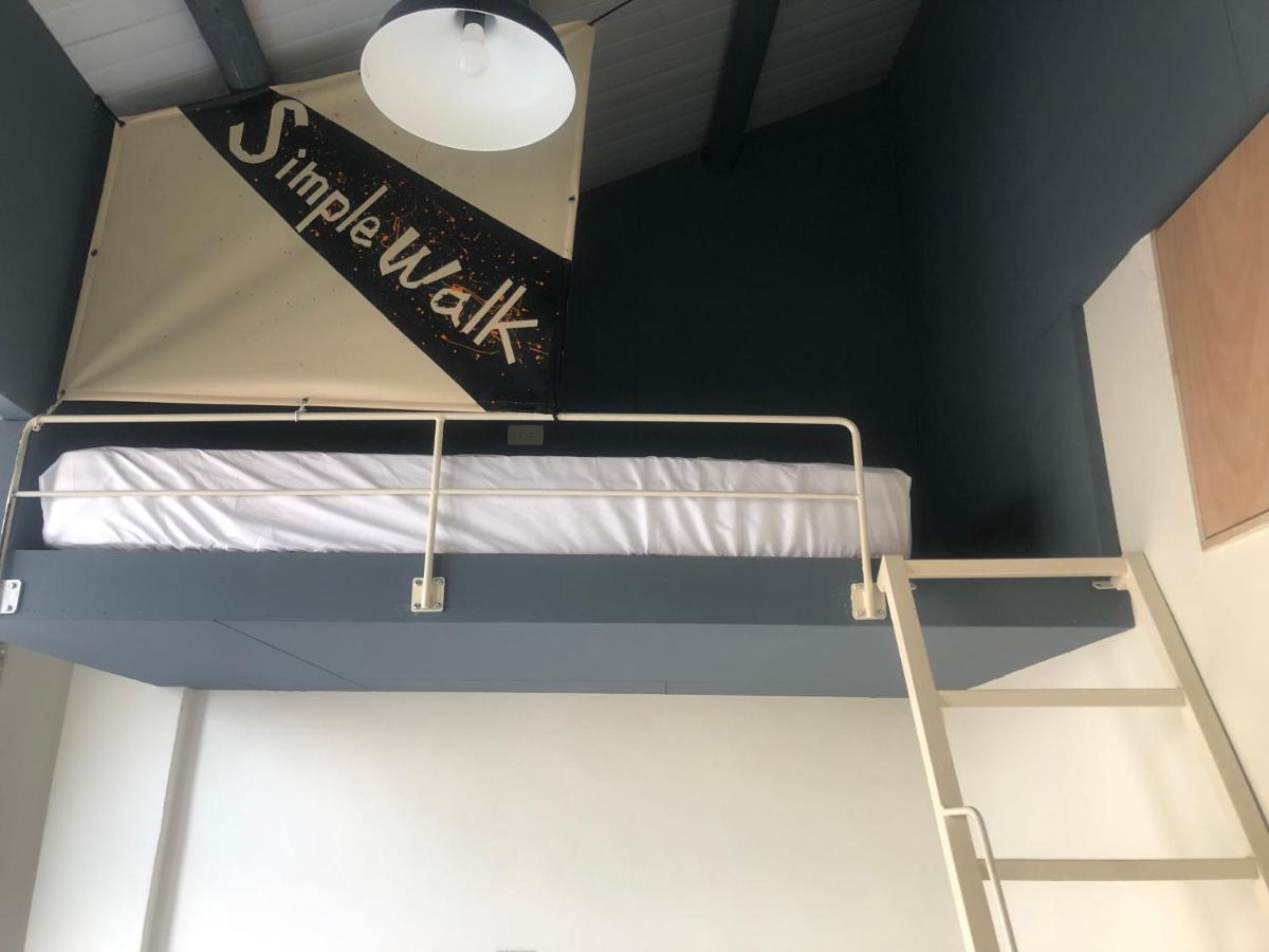 Simple Walk Guest House 小公寓 Tainan Esterno foto